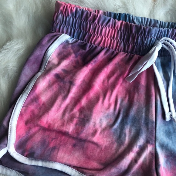 5/25$ 🌟 Tie Dye Shorts - Picture 2 of 4